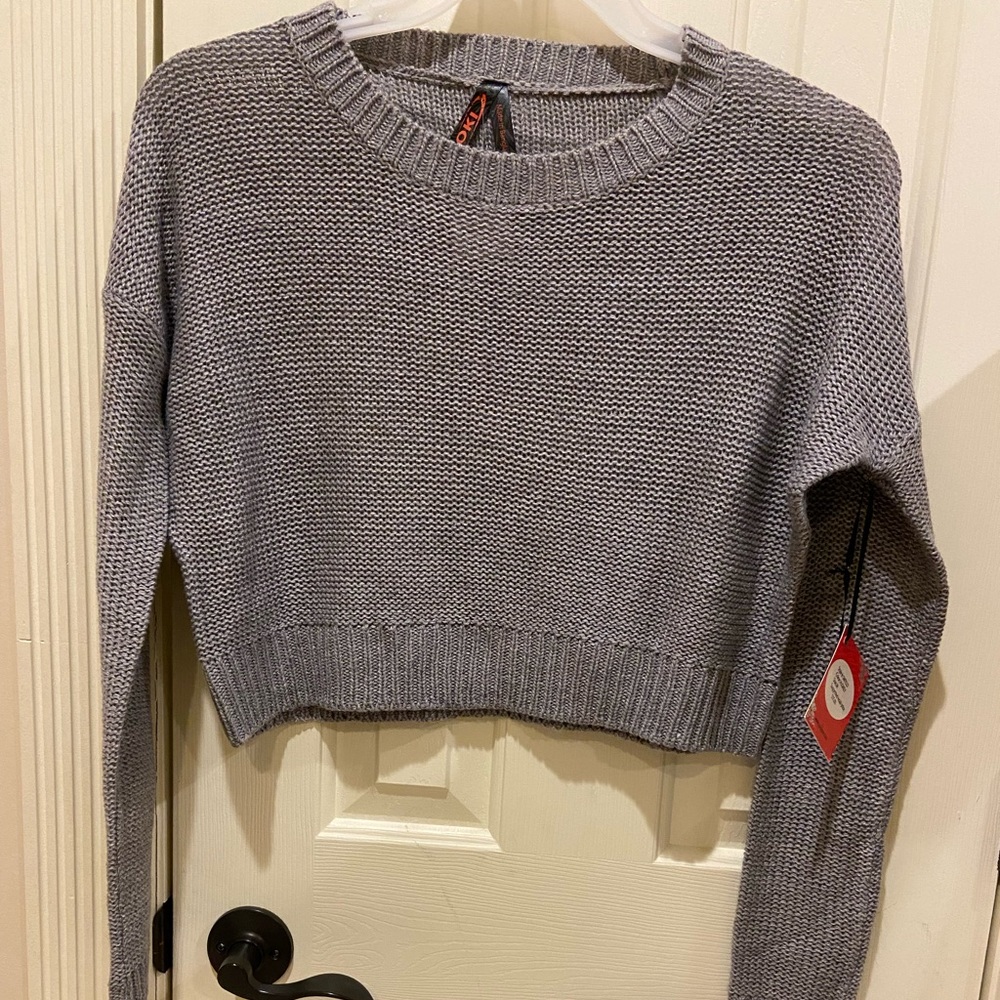 knit cropped sweater